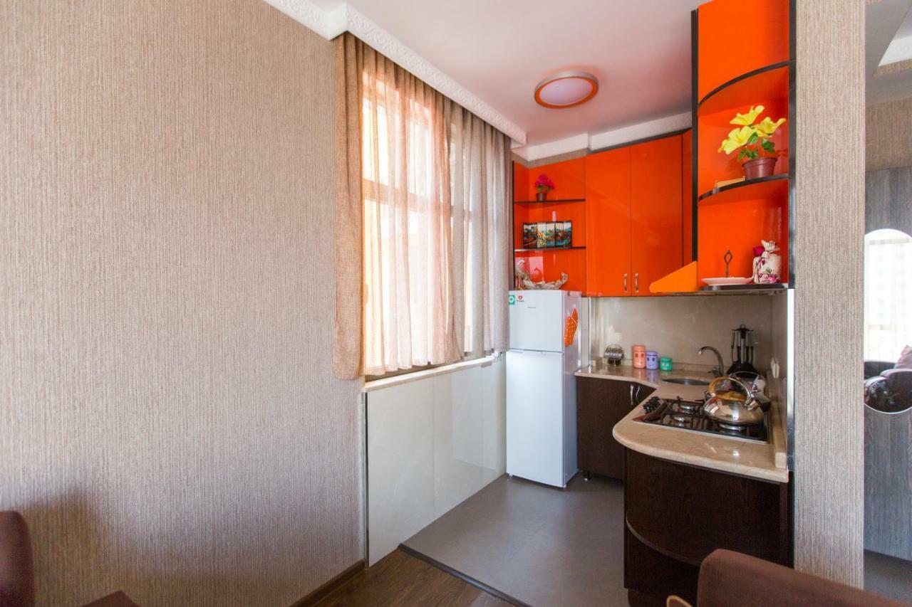 Apartament On Rustaveli Batumi Exterior photo