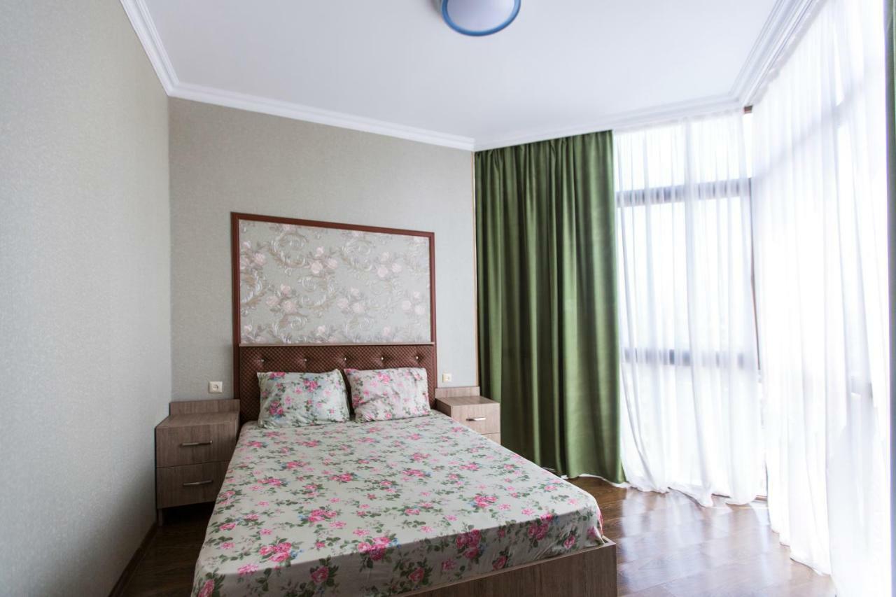 Apartament On Rustaveli Batumi Exterior photo